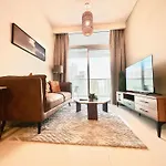 Sleek & Spacious 2Br In Damac Vera, Business Bay By Bhavan Vacation Homes