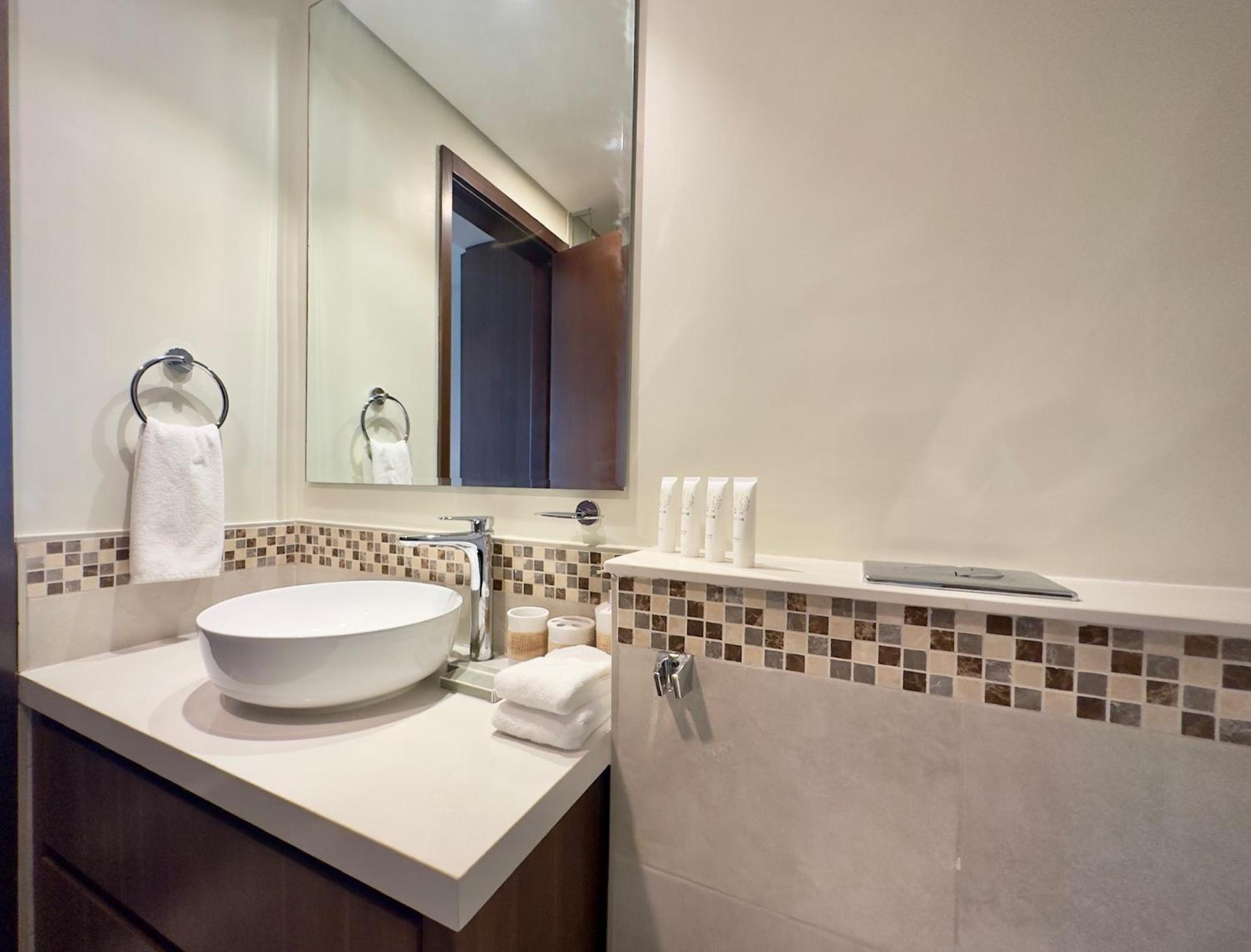 Apartment Sleek & Spacious 2br In Damac Vera, Business Bay By Bhavan *
