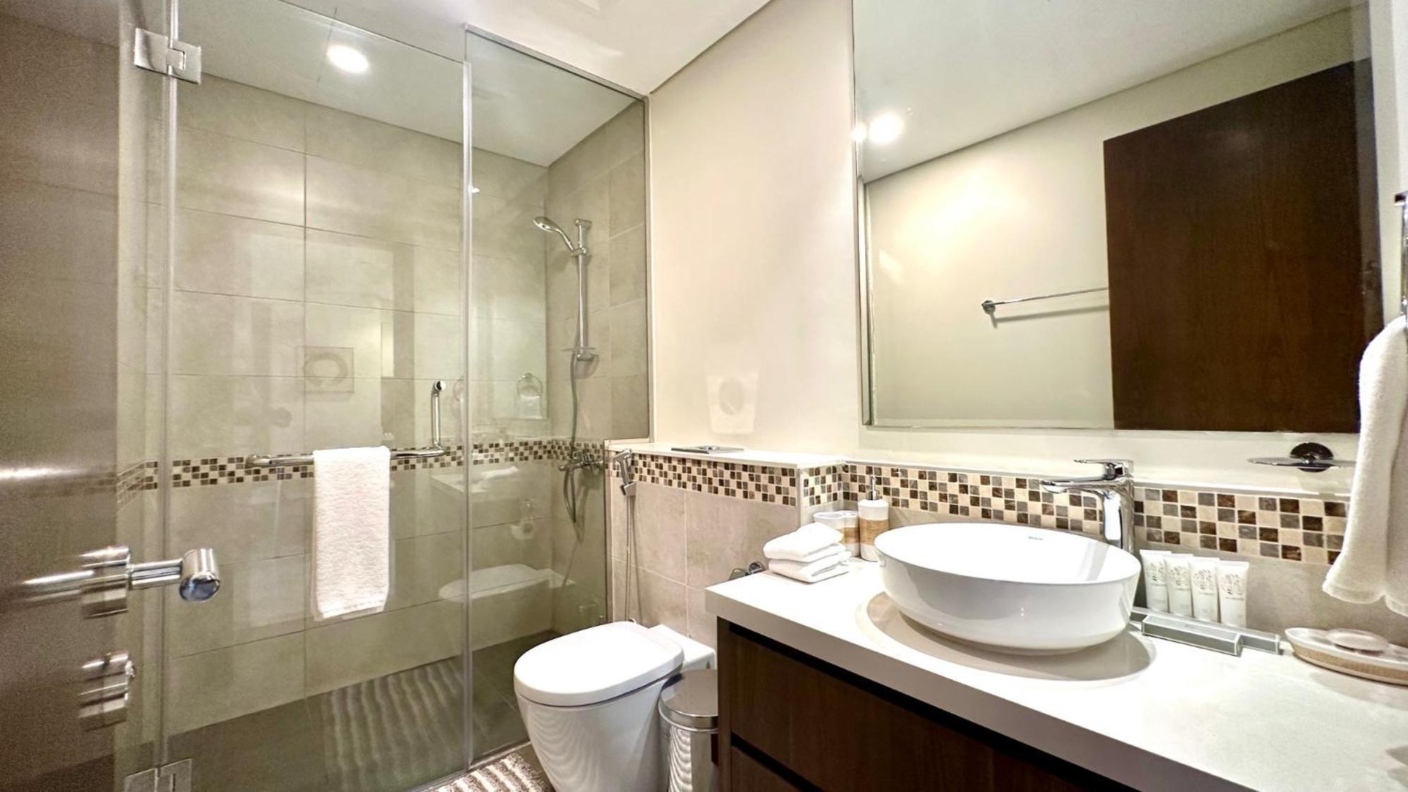Sleek & Spacious 2br In Damac Vera, Business Bay By Bhavan Apartment *
